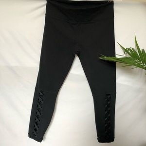 FABLETICS Criss Cross design Capri